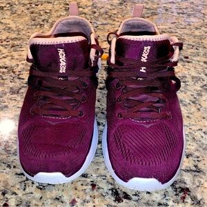 HOKA One One Women's Tivra Road Running Shoes Size US 8 Lace up Sneaker Burgundy